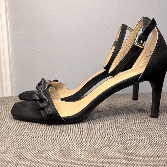 C Comfort black strappy heels, size 9W. - Picture 3 of 13